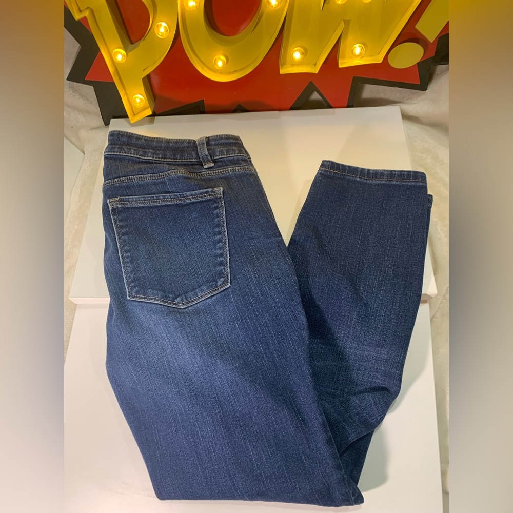 White House Black Market Mid-Rise Destructed Skinny Jeans Women’s Size 8 - Used